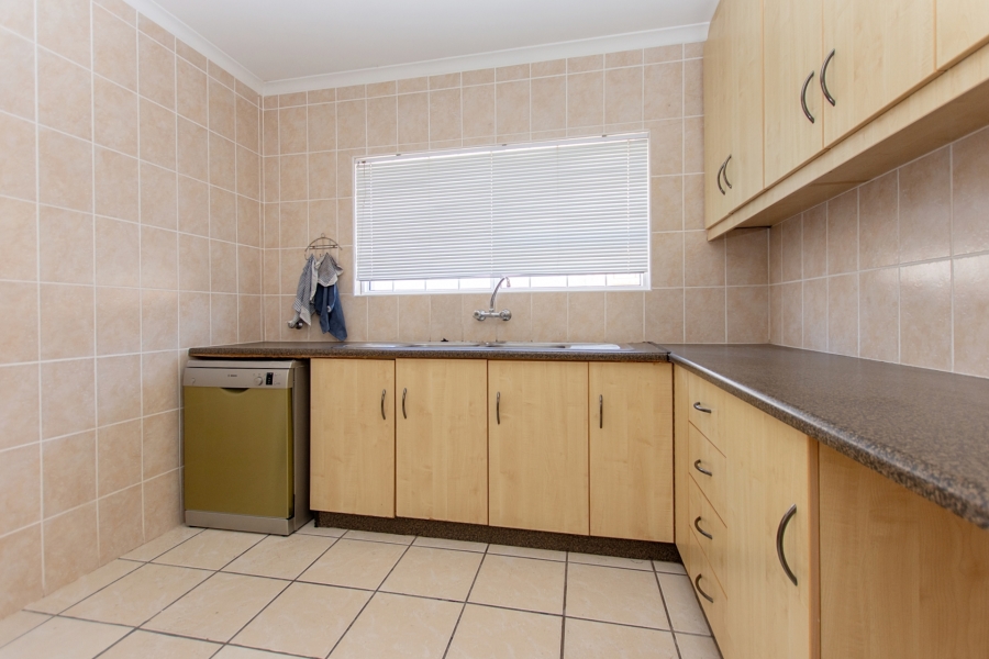 3 Bedroom Property for Sale in Middedorp Western Cape